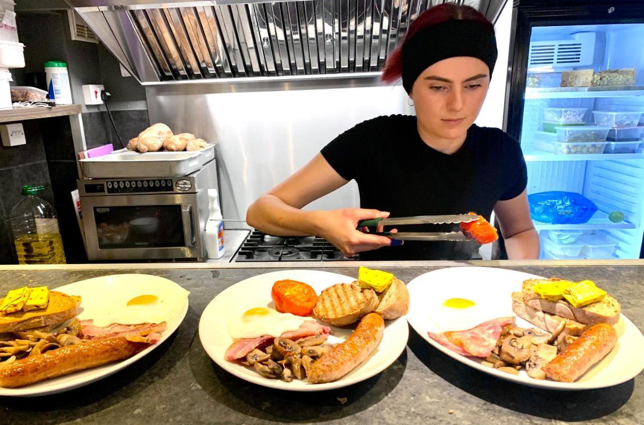 Blas At Fronlas Cafe - The Heart Of Newport Newport  Eksteriør billede