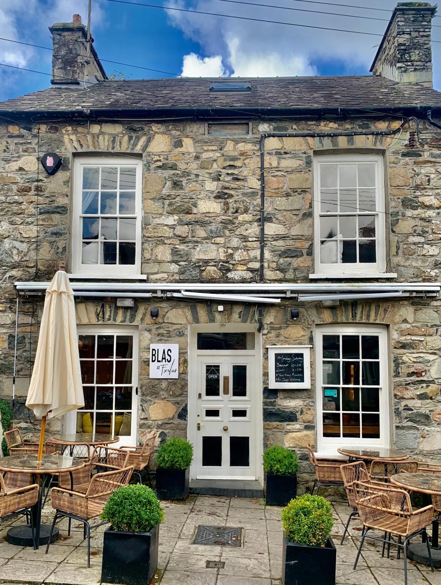 Blas At Fronlas Cafe - The Heart Of Newport Newport  Eksteriør billede
